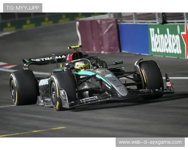 F1车手首次夜战表现惊艳，赛评盛赞