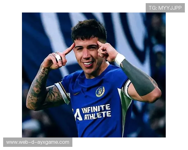 切尔西前锋日常:练习接球后快速回传制造二次机会